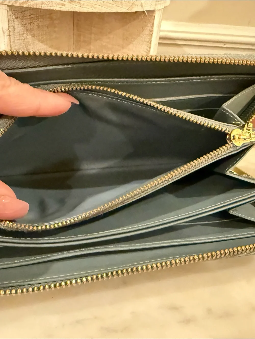 Authentic Louis Vuitton Vernis Patent Zip Wallet
